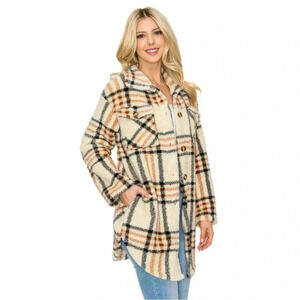 Boutique Sherpa Fleece Shacket Beige Black Plaid Button Up Long Sleeve
